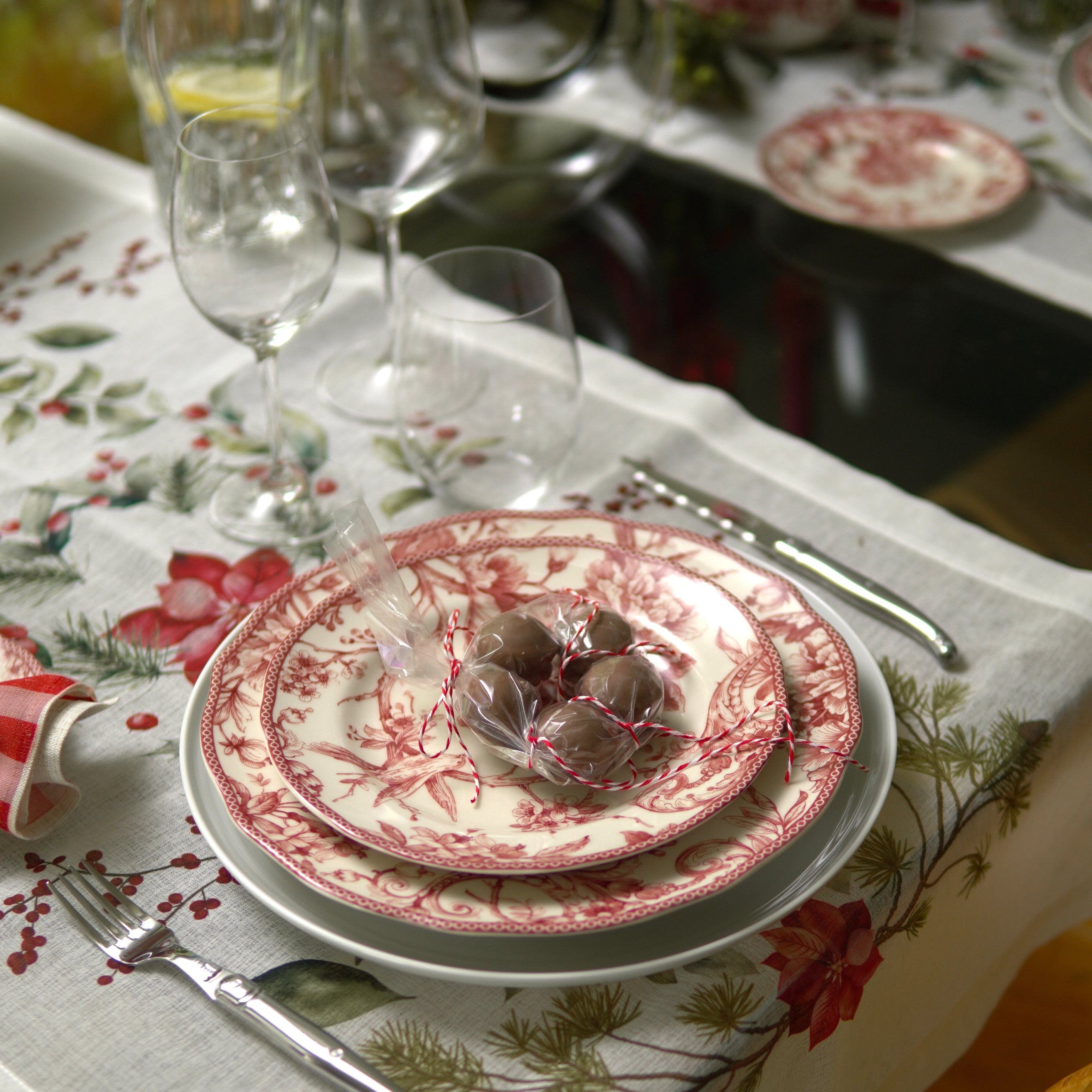 PREVENTA: Juego de porcelana 24 piezas Adelaide Red