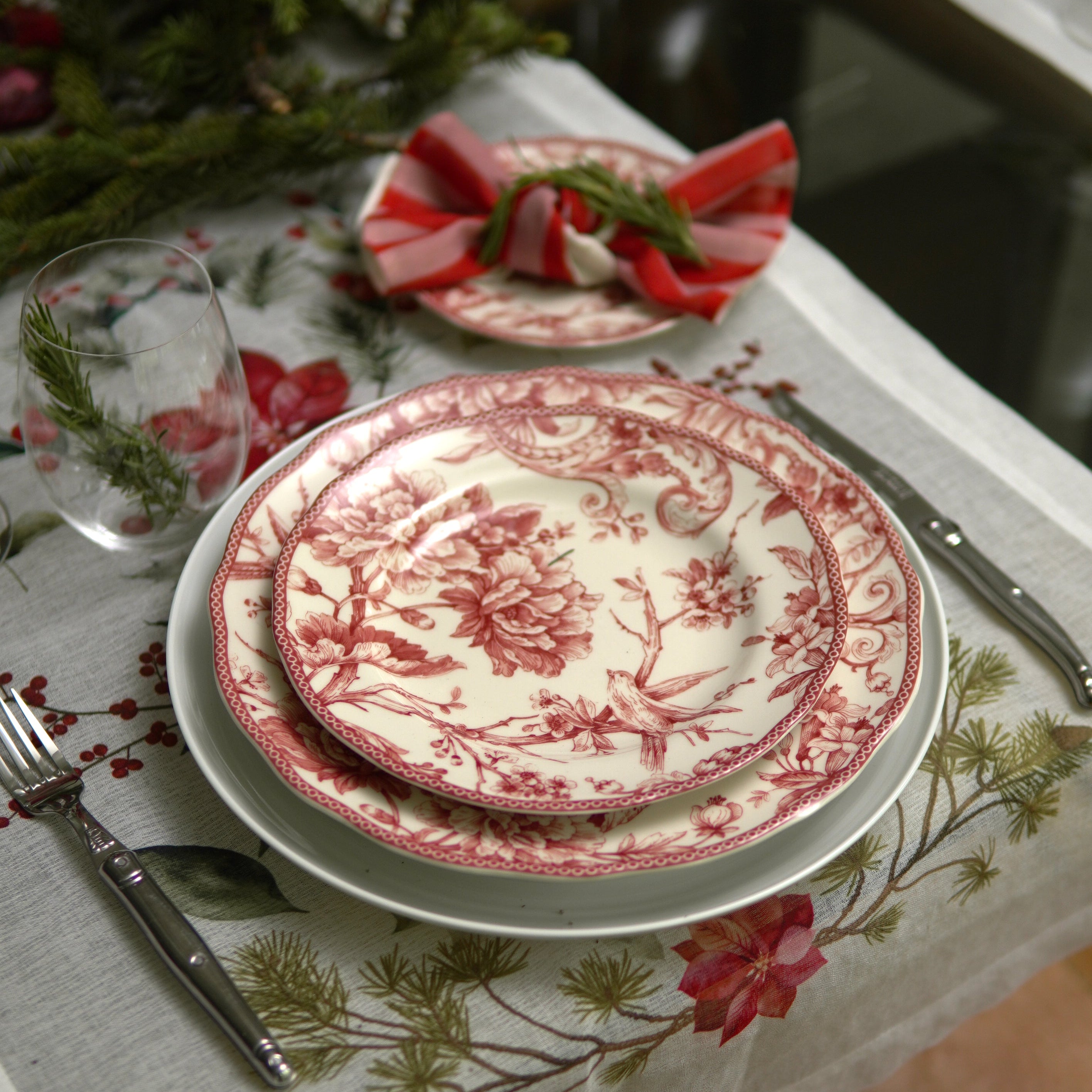 PREVENTA: Juego de porcelana 24 piezas Adelaide Red