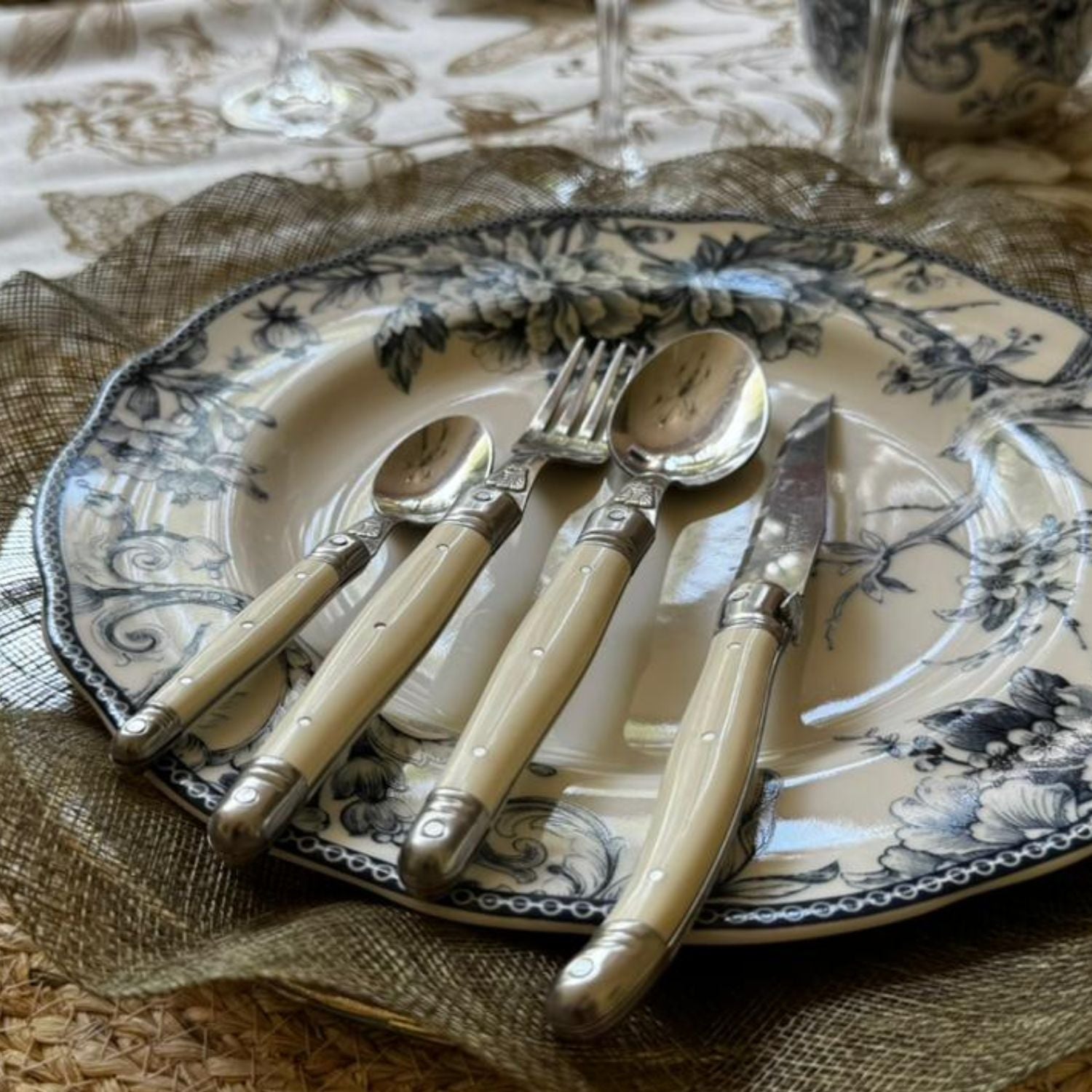 LAGUIOLE SET CUCHILLERÍA 24 PIEZAS IVORY