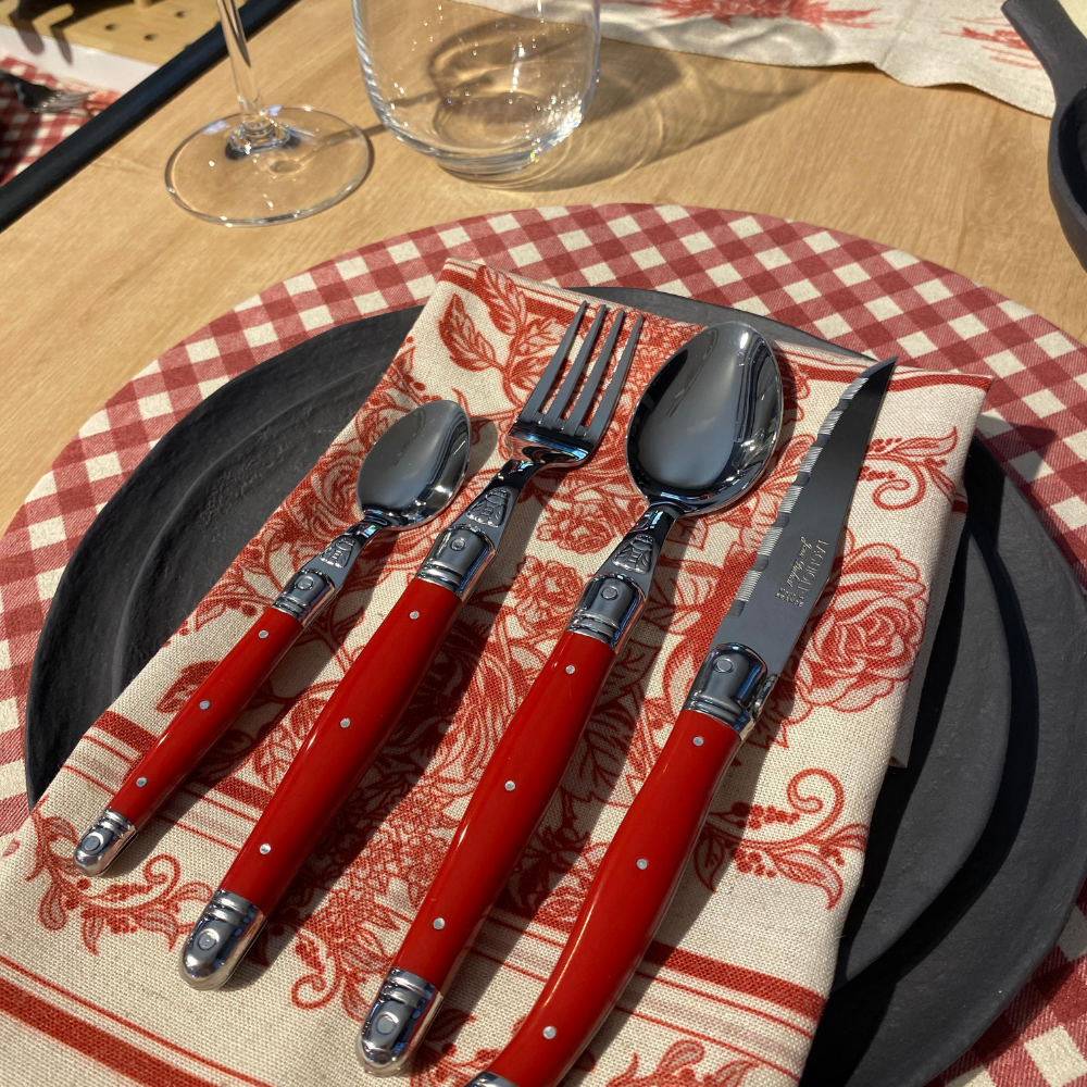 LAGUIOLE SET CUCHILLERÍA 24 PIEZAS ROJO - Caja Kraft