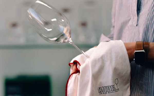 LOS BÁSICOS DE RIEDEL - ¿Cómo lavar y cuidar las copas de cristal?