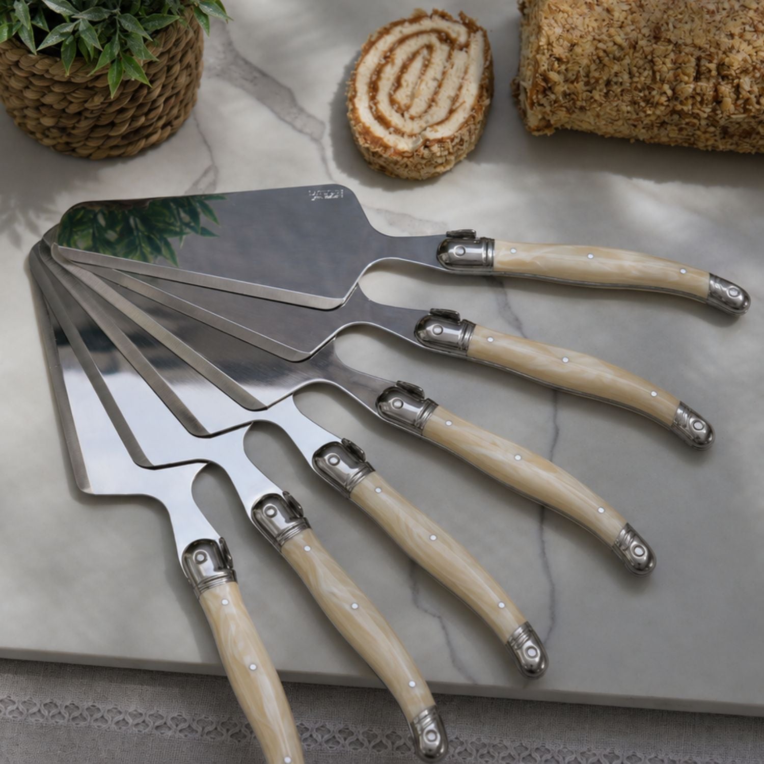 LAGUIOLE ESPATULA PARA TORTA - CAJA