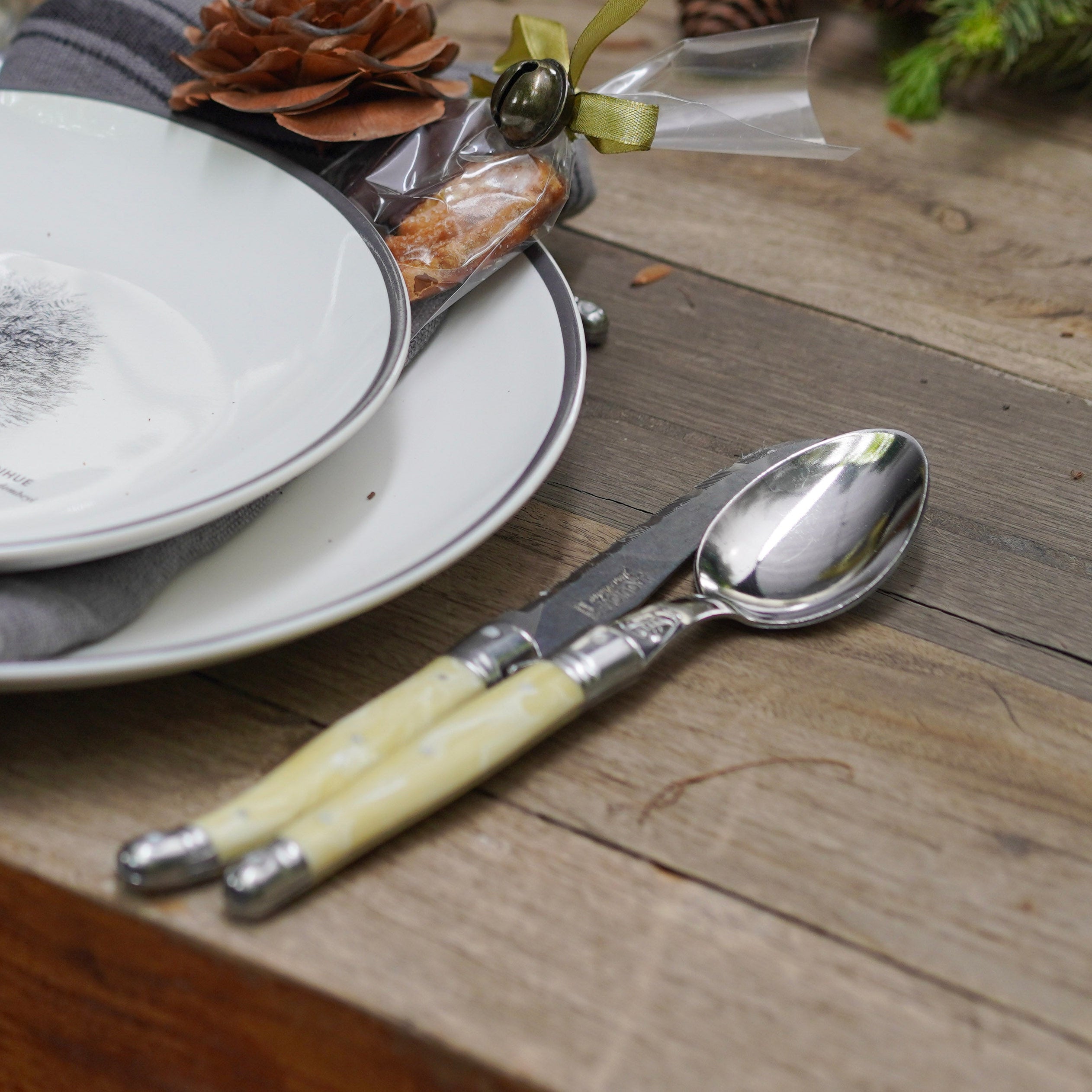 LAGUIOLE  SET CUCHILLERÍA 24 PIEZAS MARMOL