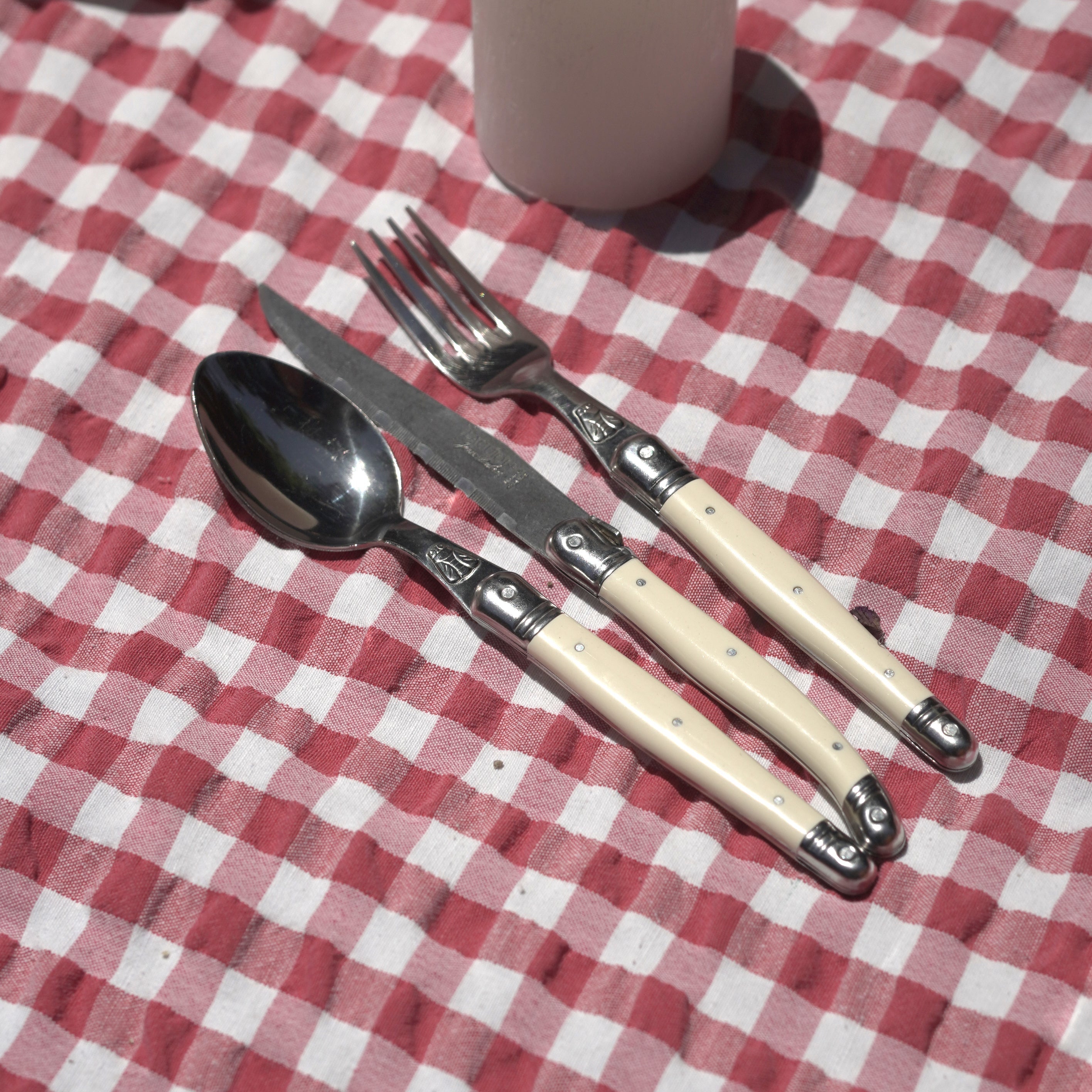 LAGUIOLE SET 18 PIEZAS IVORY (Cuchillo, Tenedor y Cuchara de Sopa)