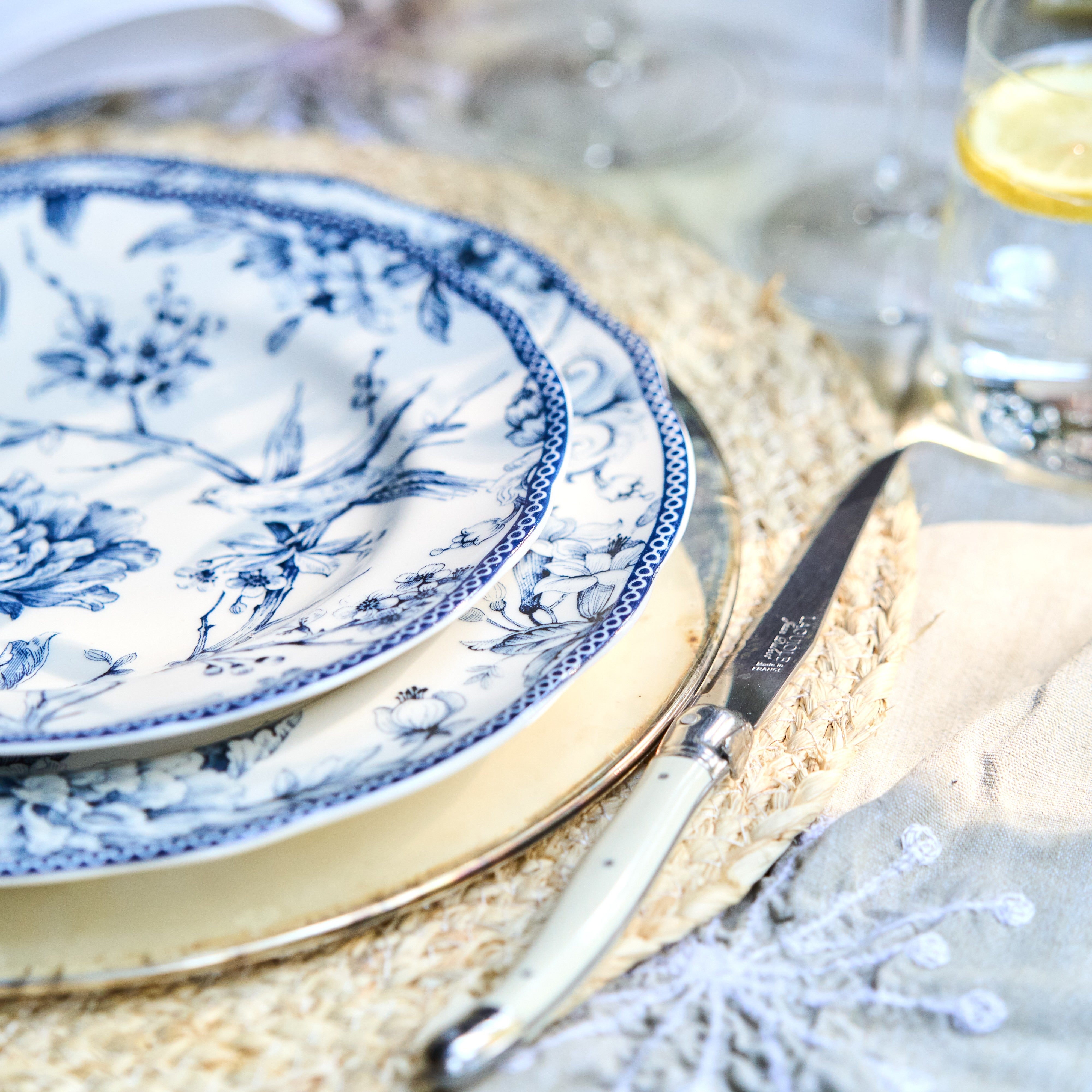 Pack Mesa Completa Juego Porcelana Adelaide Blue + Juego 24 Cubiertos Ivory Laguiole